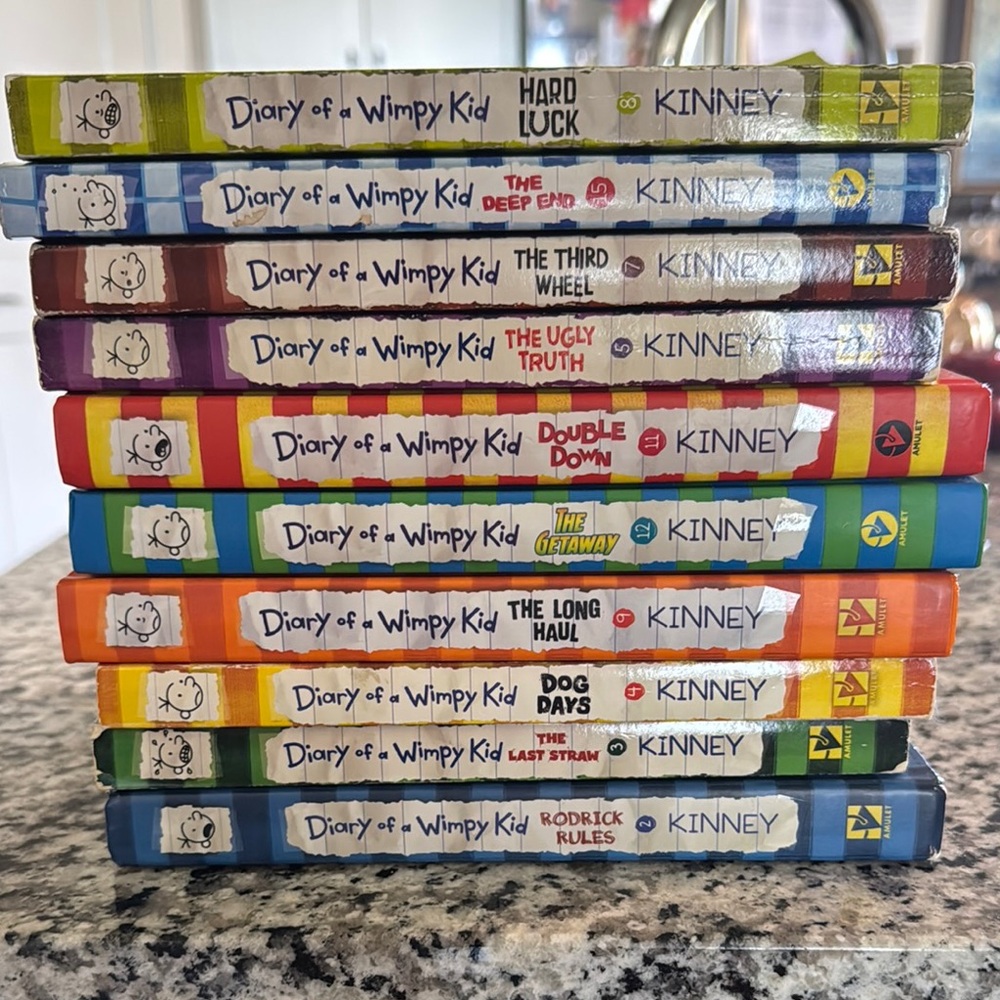 DIARY OF A WHIMPY KID! 10 books in great shape!